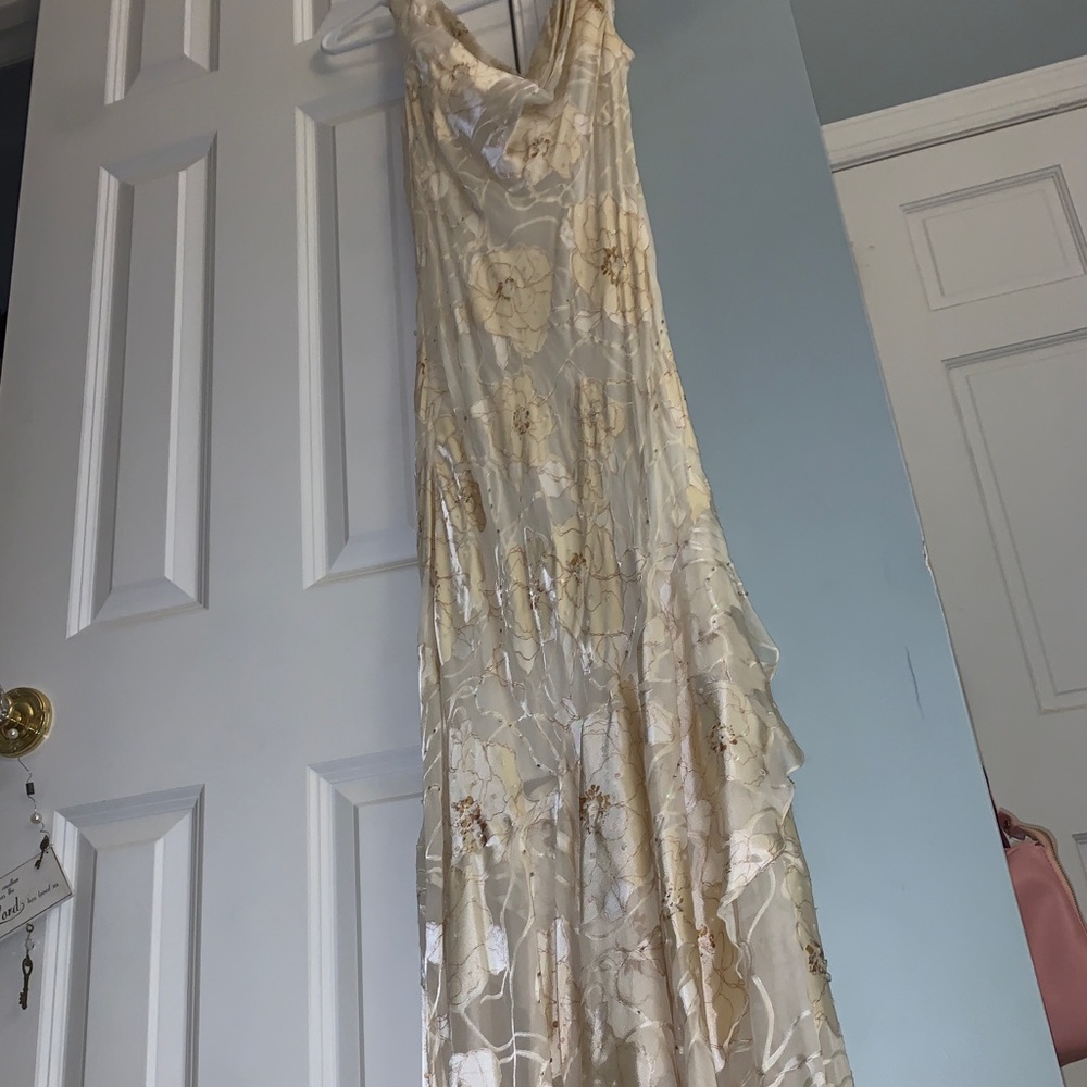 Dress - Picture 3 of 3